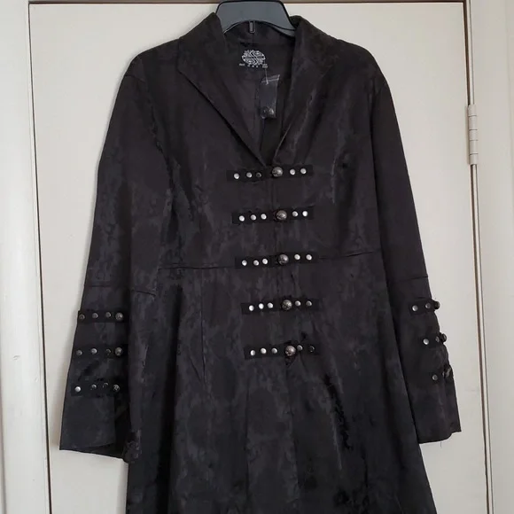 Like New Heart & Rose Brocade Coat - Picture 2 of 16